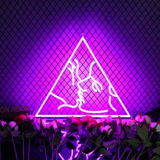 Kissing Lovers Neon Sign